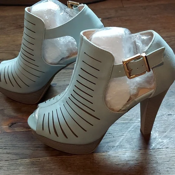 M&M 4 for $12 Shoes - Picture 4 of 11